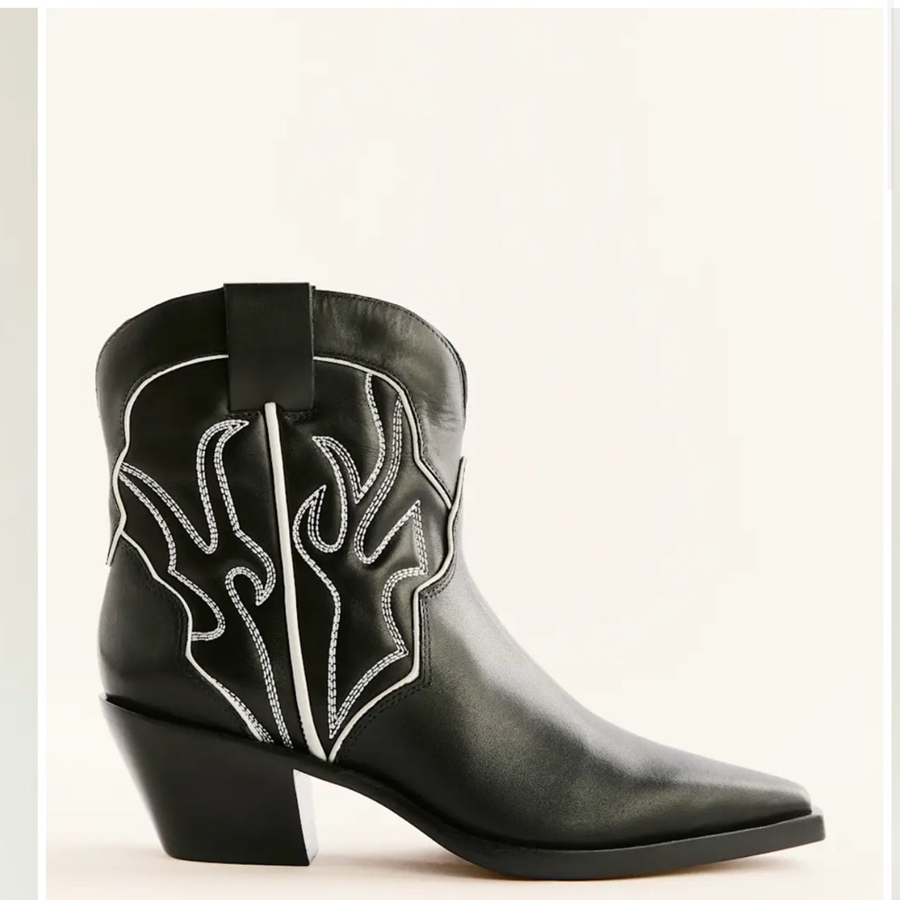 Never worn, reformation Otto mini cowboy boots